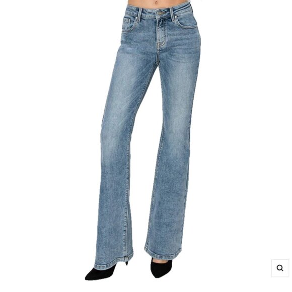 Risen Womens |11/30| Mid Rise Basic Flare Medium Wash Jeans - Picture 1 of 11